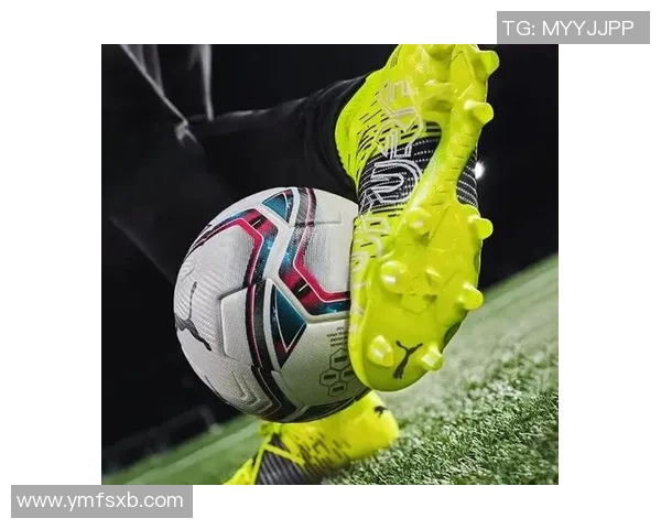 足球卡蓝折与绿折的区别解析及其收藏价值对比